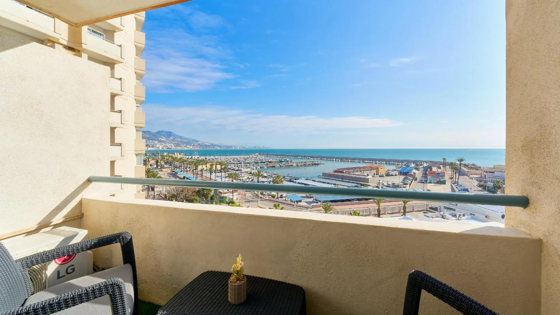 Apartamento Fuengirola 1ª Línea de playa piscina 5 Huéspedes 0*,  España